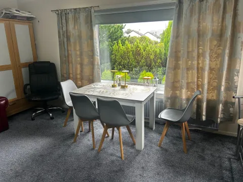 The dining table by the window
