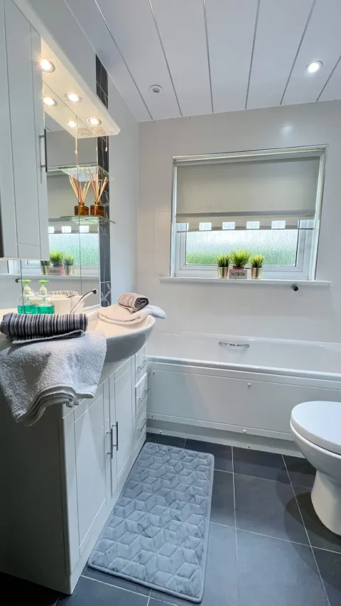 Room 5, the bathroom with the bath